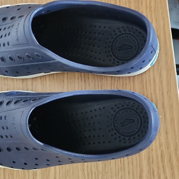 Native Jefferson Shoes Size J3 Navy Blue & White - Picture 5 of 5